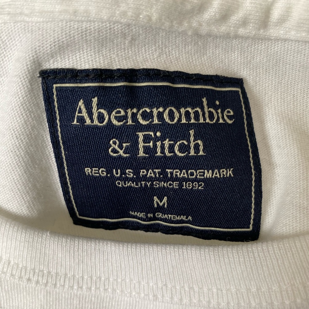 *NEVER WORN* Abercrombie T-shirt